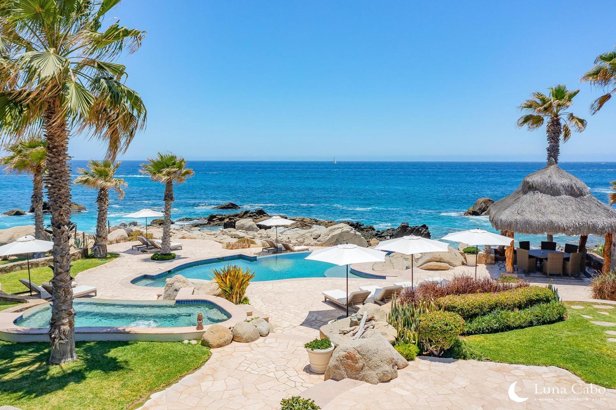 Сasa de vacaciones Seaside Escape With Stunning Views & Private Pool