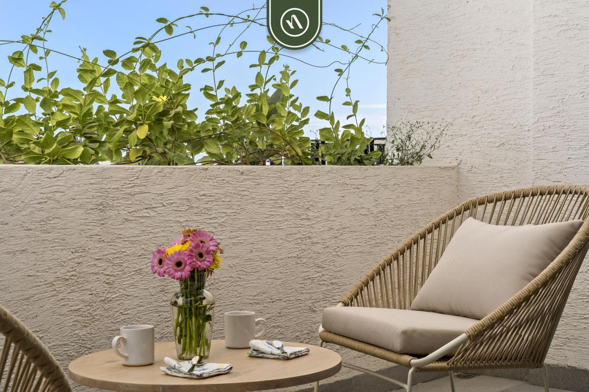 Near Marina - Downtown - Pool - King Apartment *