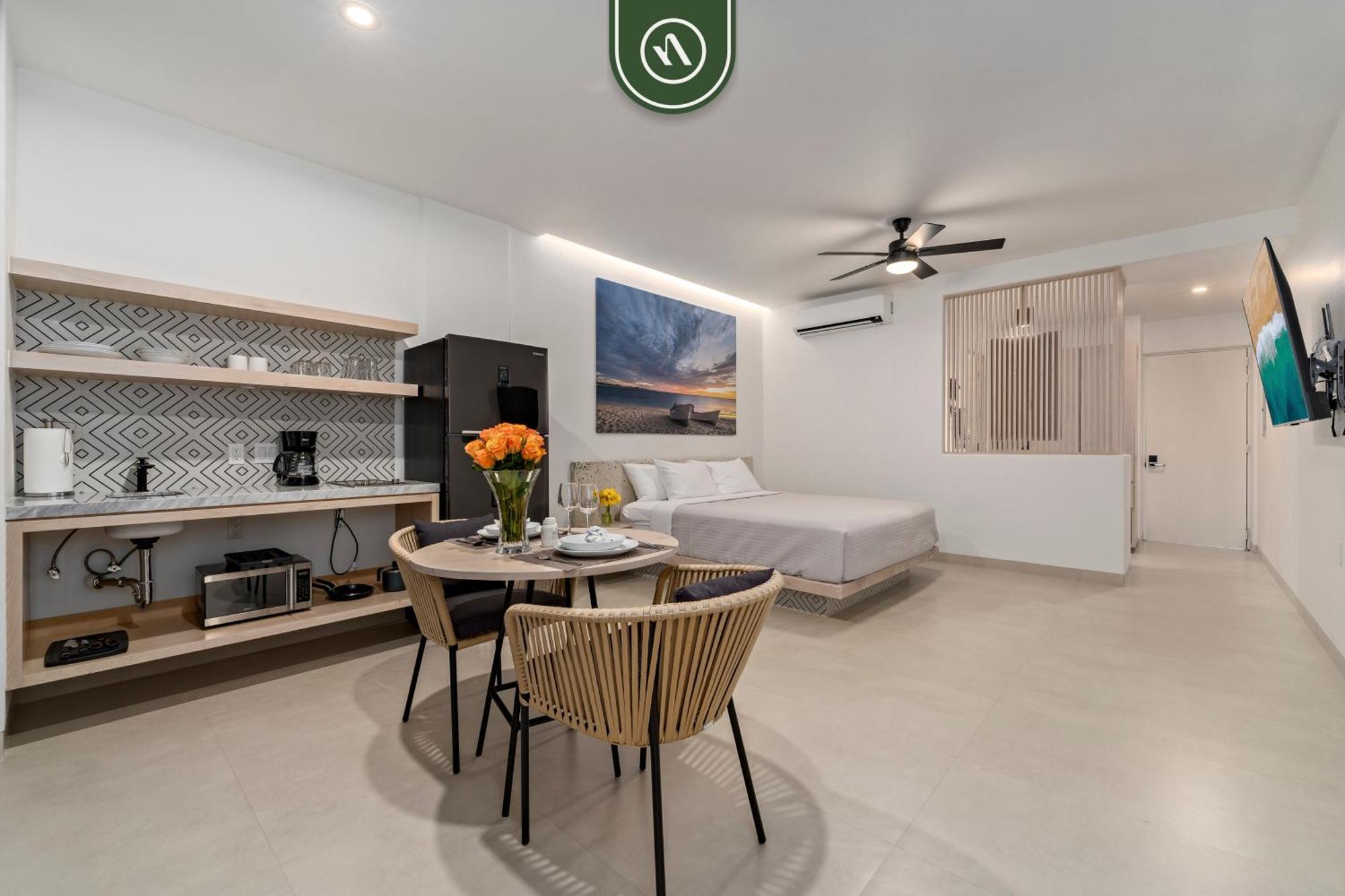 Apartment Near Marina - Downtown - Pool - King *