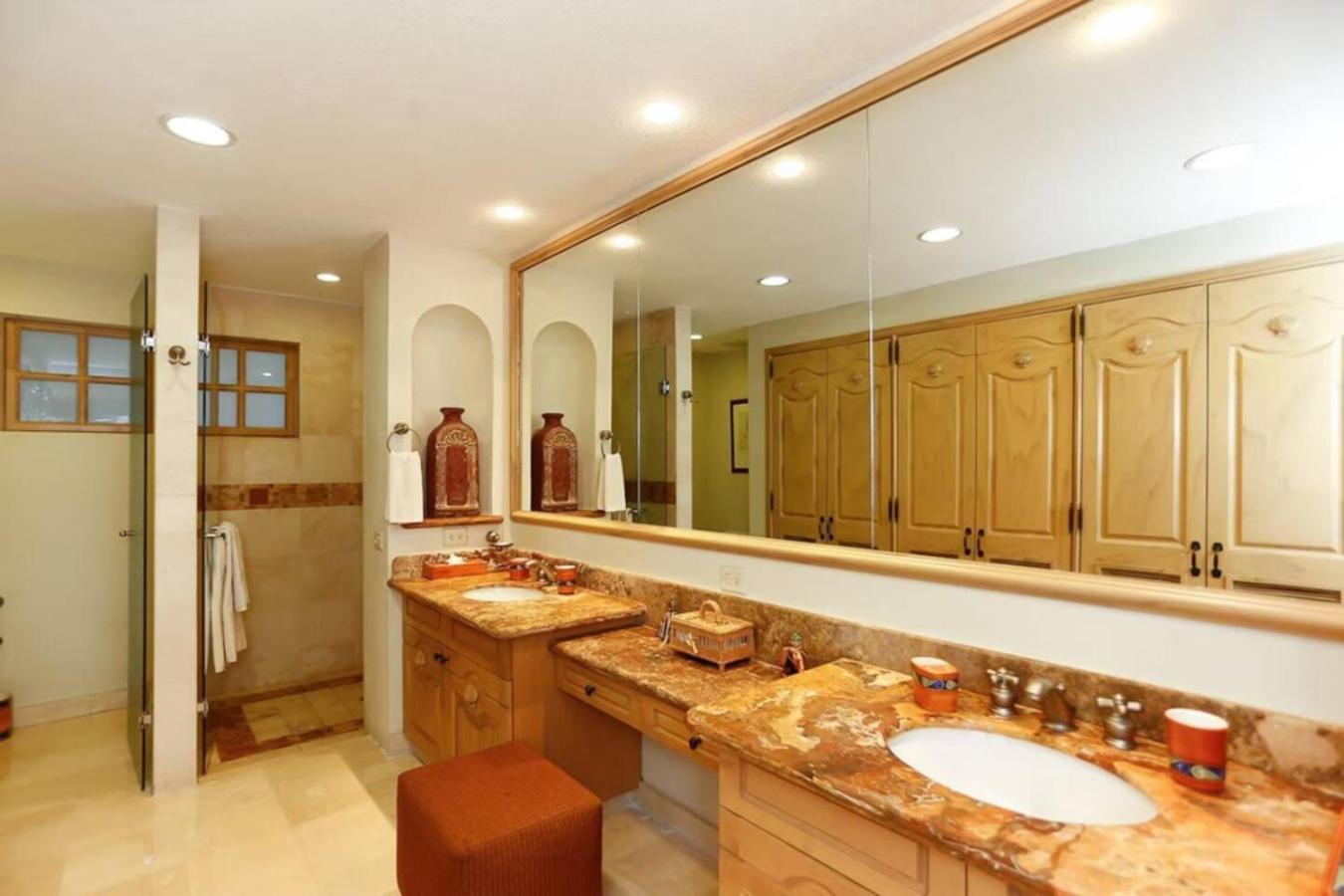 3 Units From The Ocean 1304 Front Holiday home *