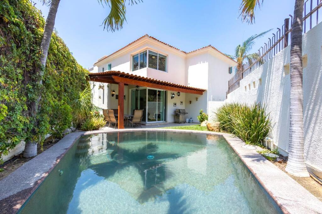 Villa Cola De Ballena In Exclusive El Pedregal At Cabo's Downtown *