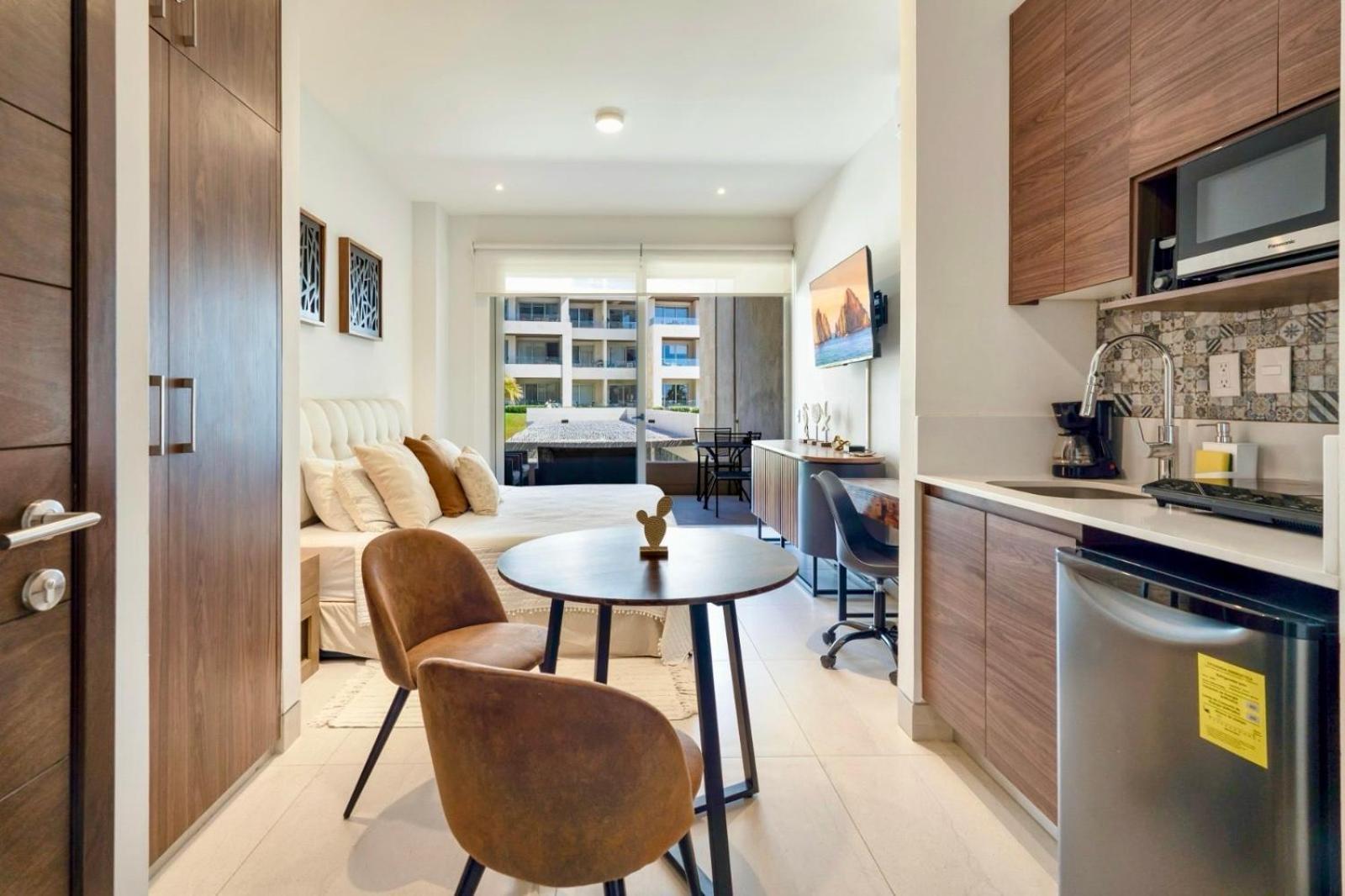 Loft Con Balcon Privado, Estacionamiento Gratis - Un Oasis En Cabos Apartment *