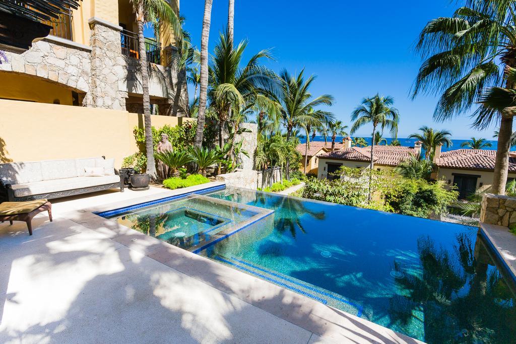 Hacienda Club & Residences