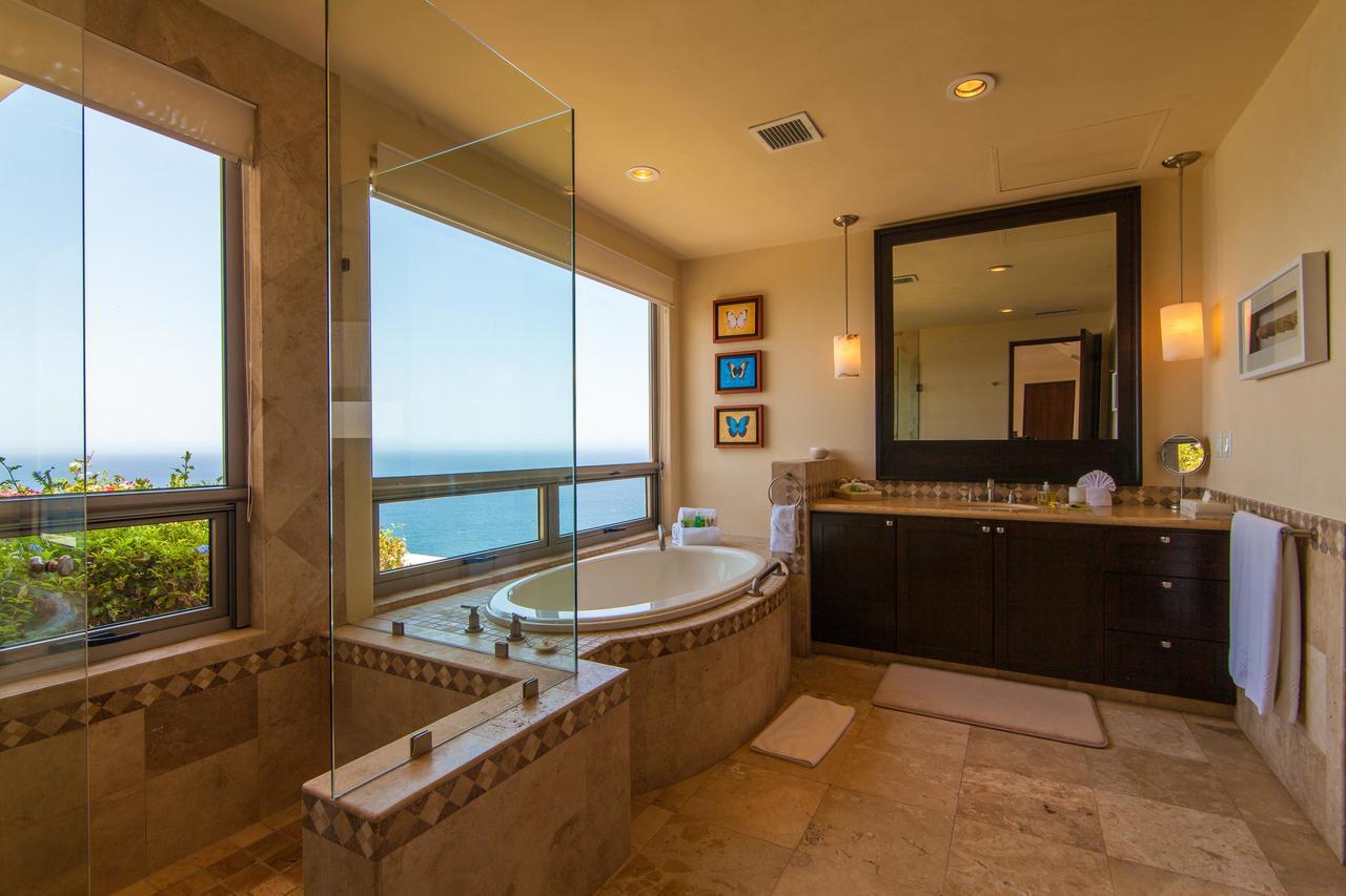 Full Service Stunning Oceanfront At Penasco