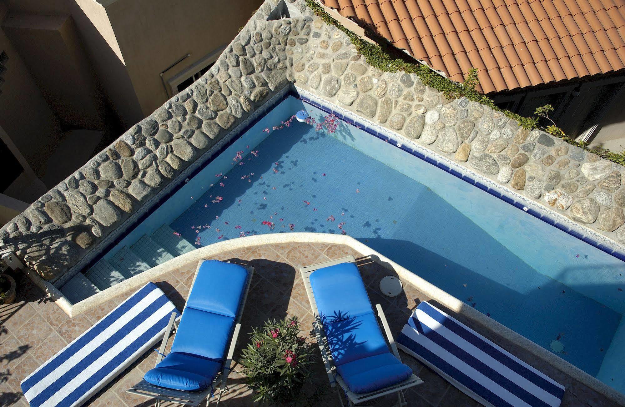 Hotel Casa De *