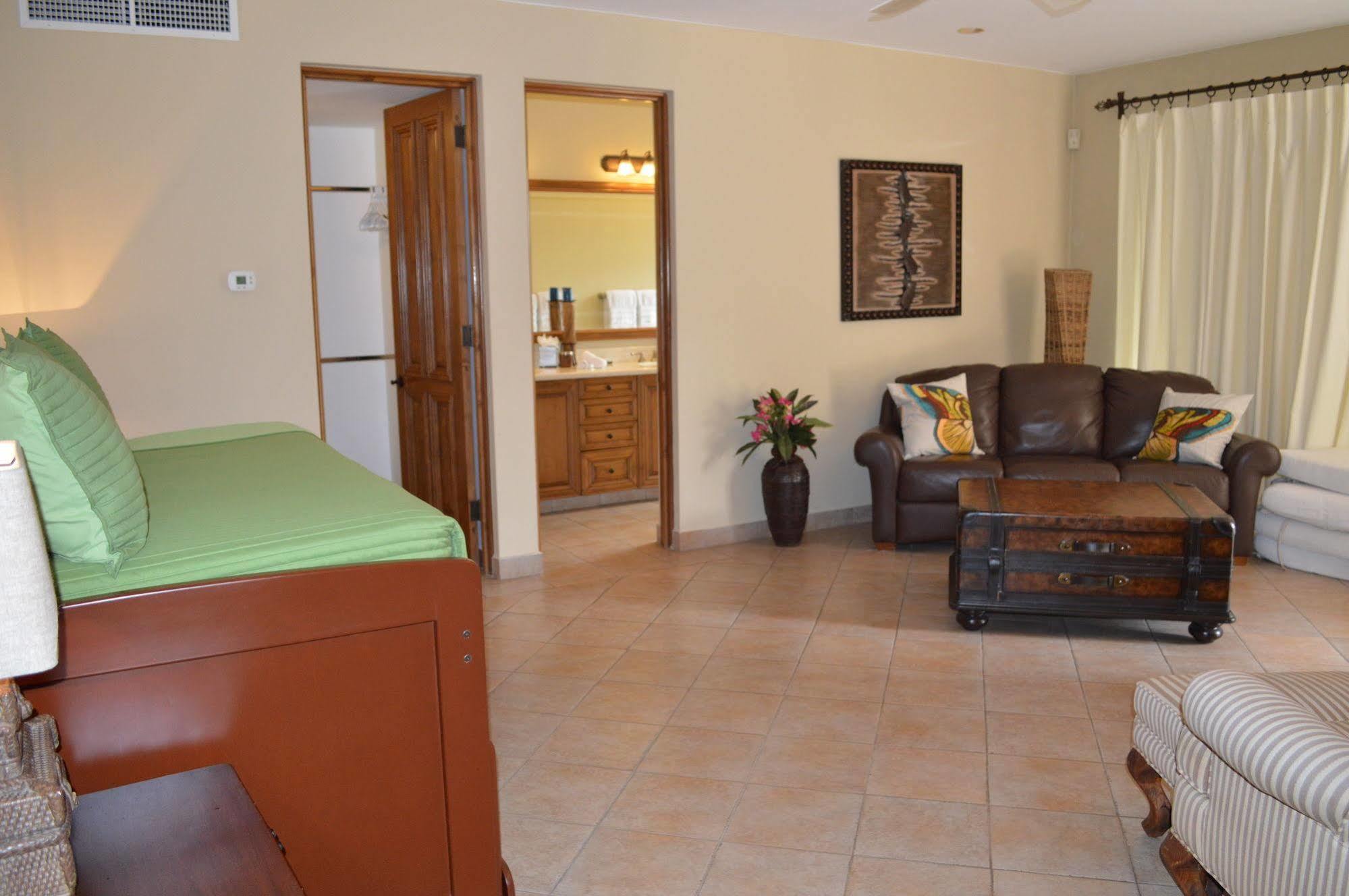 Las Flores Hotel