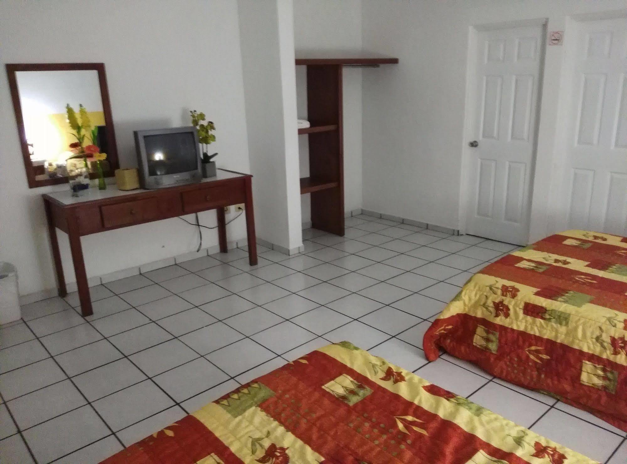 Plaza Dorados Hotel
