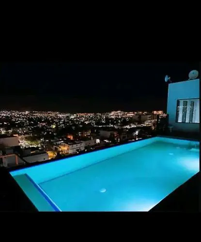 Elegant Condo In An Upscale Building