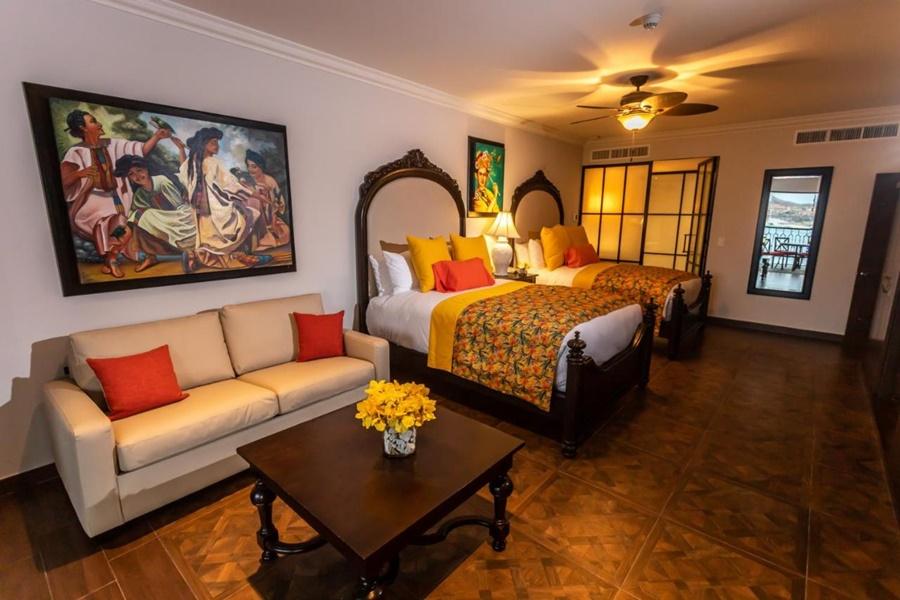 Luxurious With Private Balconies, Vista Encantada Resort, & Retreat Apartahotel