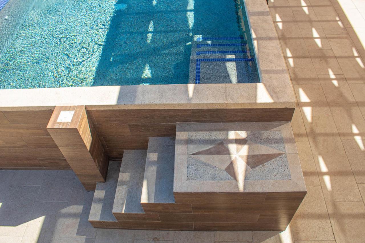 New W/rooftop Pool & View *