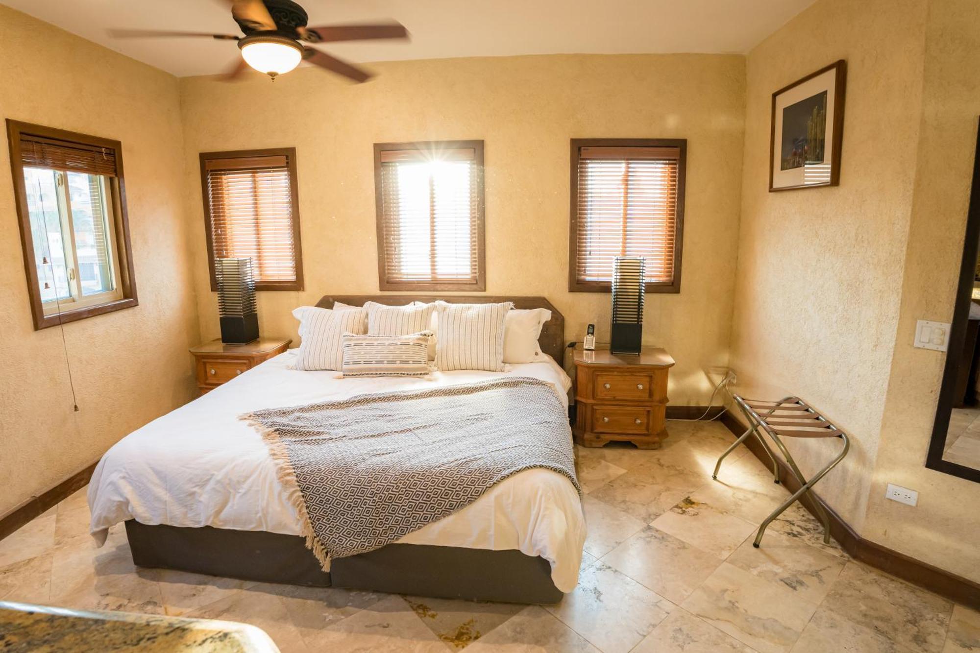 Cabo's Hidden Gem! Steps To The Marina Or Apartamento *