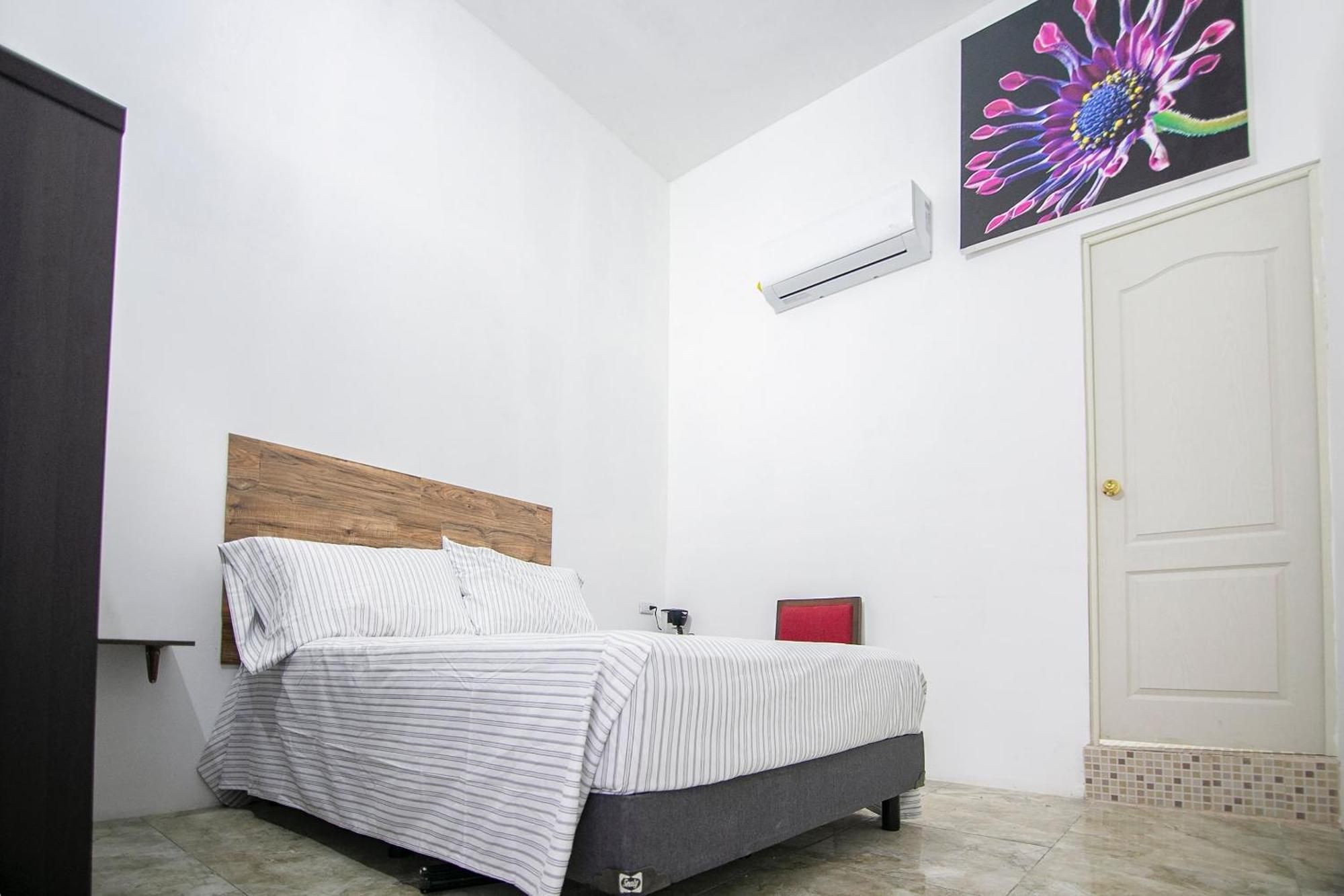 Oyo Plaza Torres, Hotel