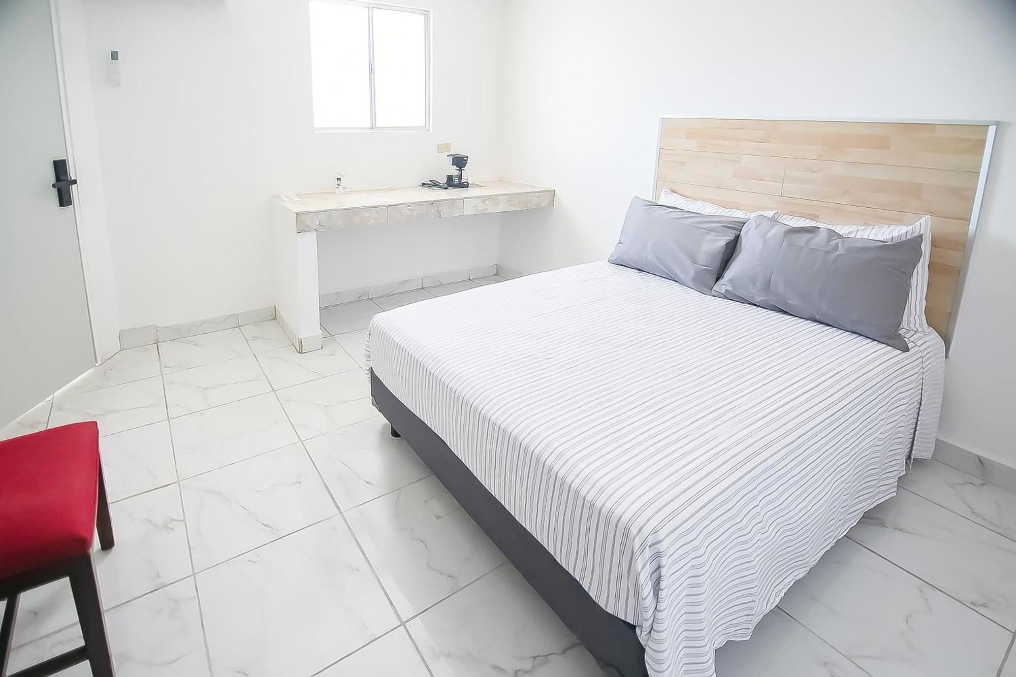 Oyo Plaza Torres, Hotel Cabo San Lucas