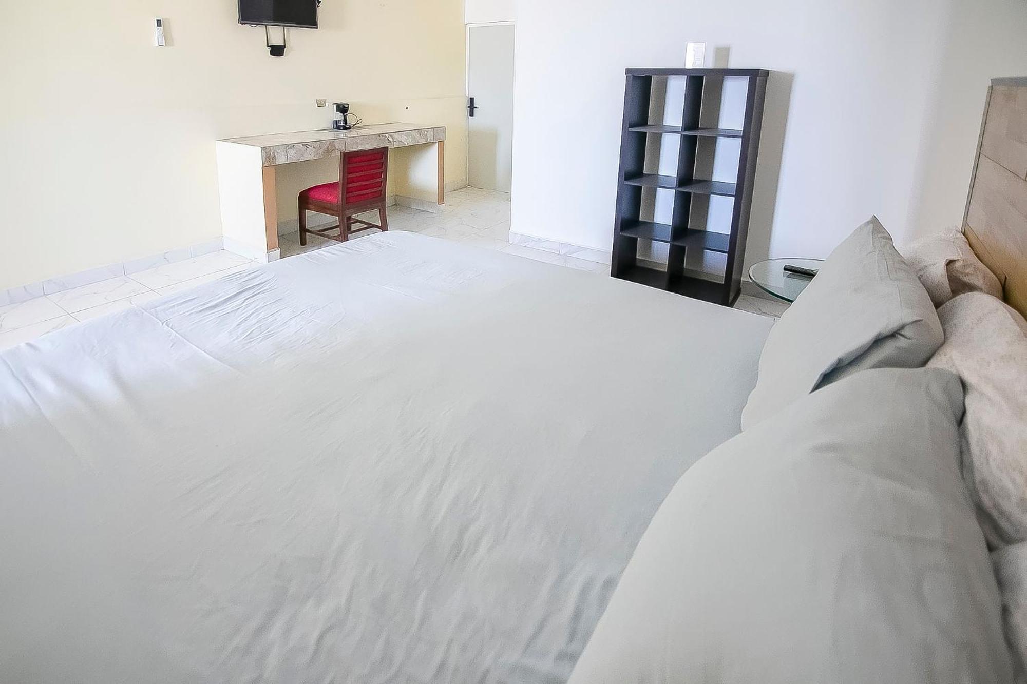 Oyo Plaza Torres, Hotel