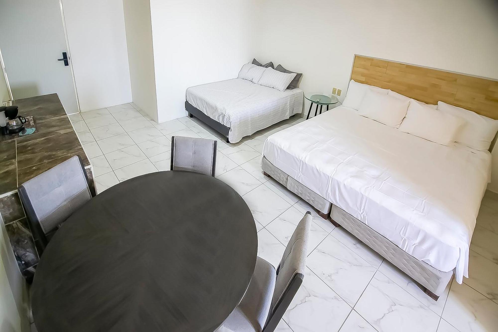 Oyo Plaza Torres, Hotel