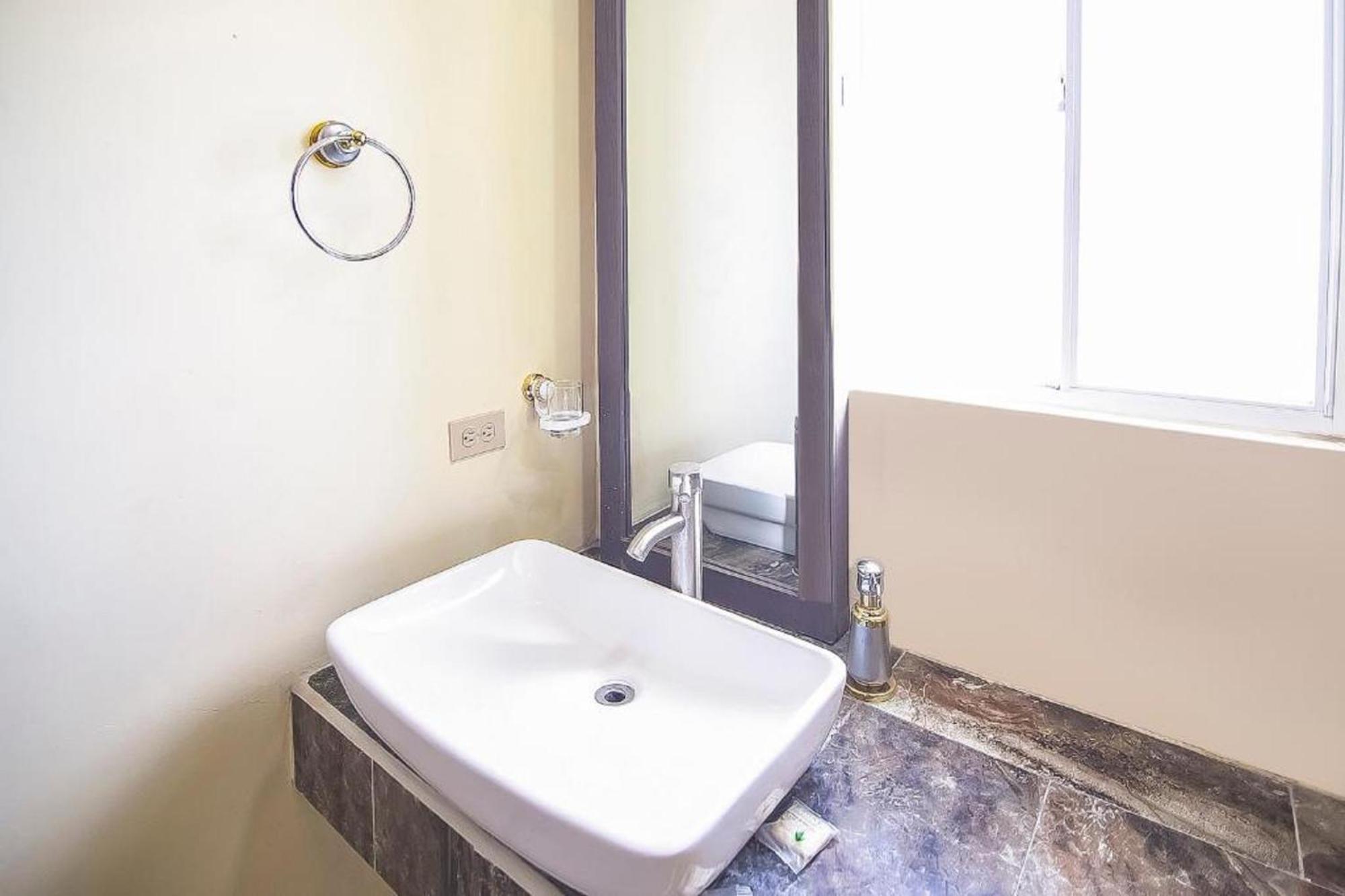 Hotel Oyo Plaza Torres, 4*
