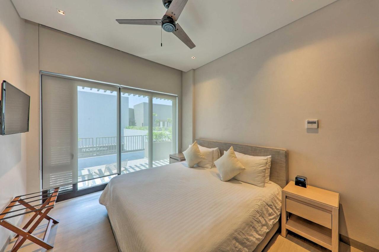 Upscale Cabo With Jacuzzi, Above Puerto Paraiso Apartment *