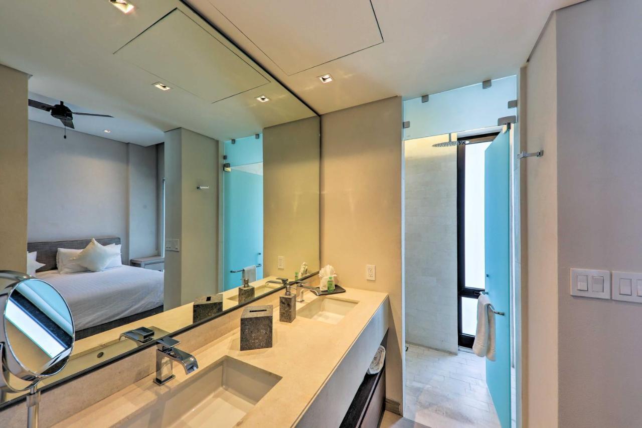 Upscale Cabo With Jacuzzi, Above Puerto Paraiso Apartment